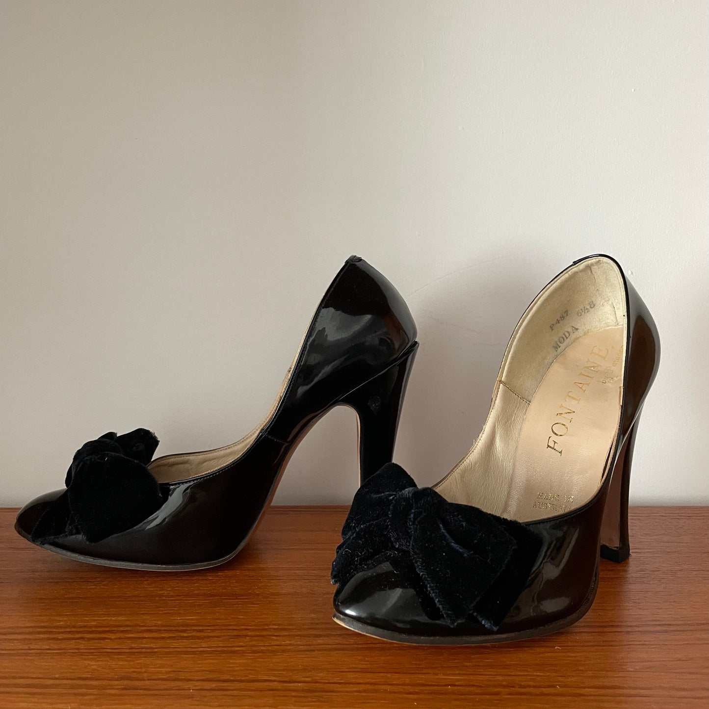 Fontaine by Pierre Fontaine Black Patent Bow Heeled Shoes UK 6