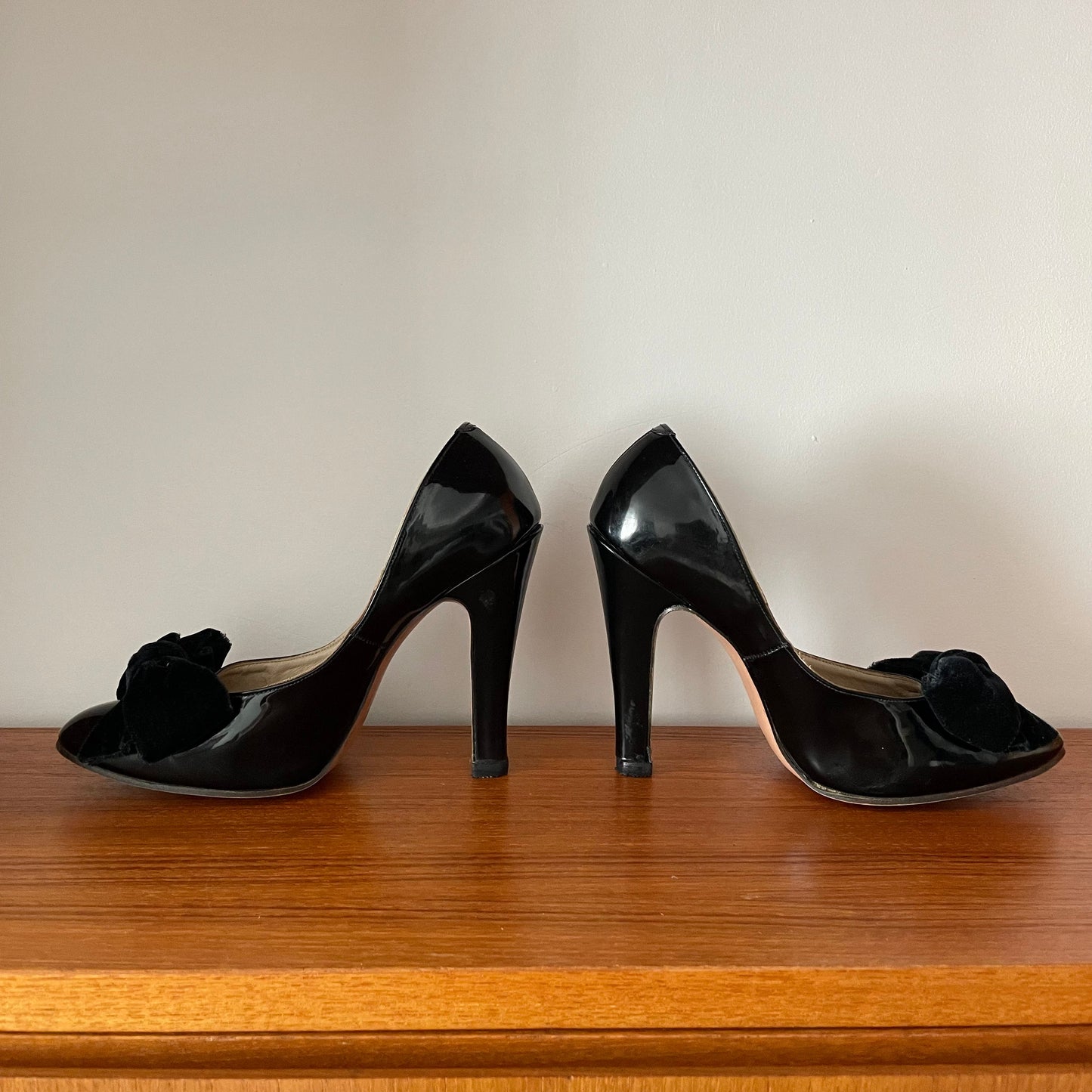Fontaine by Pierre Fontaine Black Patent Bow Heeled Shoes UK 6