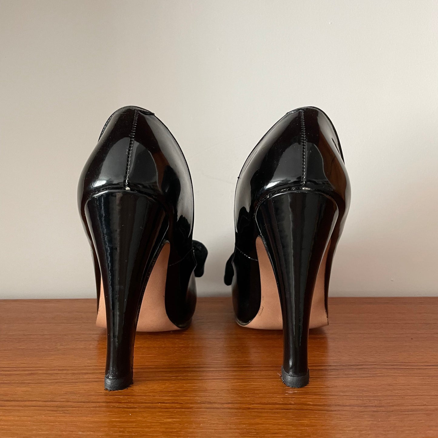 Fontaine by Pierre Fontaine Black Patent Bow Heeled Shoes UK 6