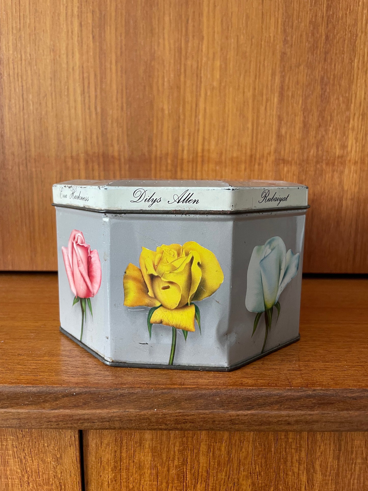 Carr & Co Ltd Vintage Rose Biscuit Tin Secret Garden Design