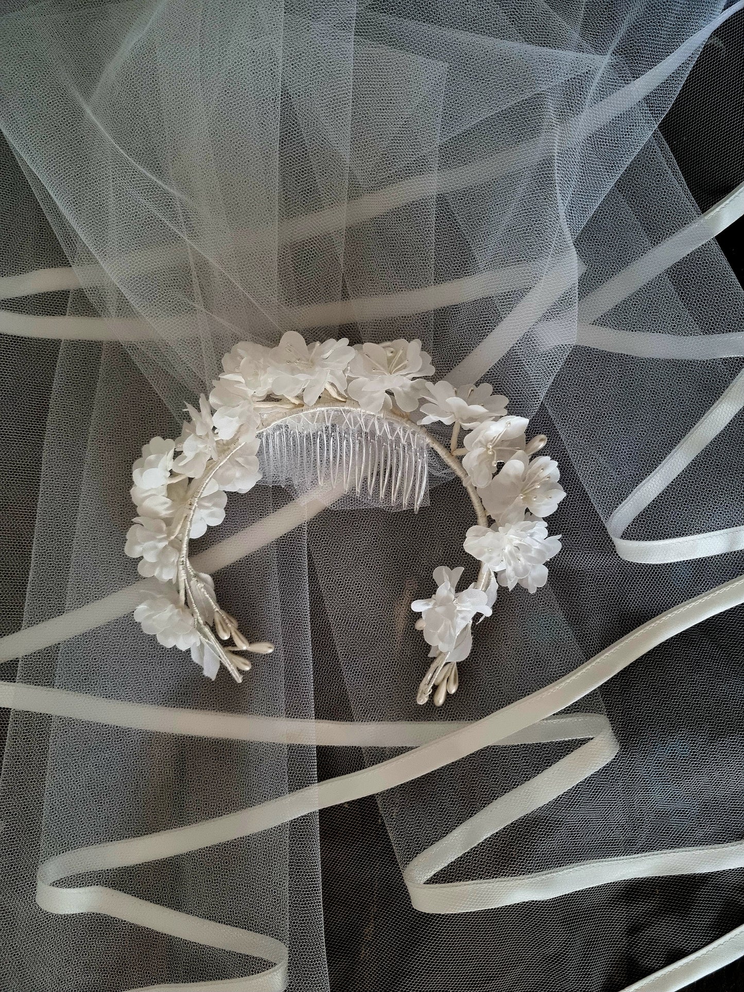 Vintage White Floral Headband Ribbon Hem Veil for Elegant Occasions