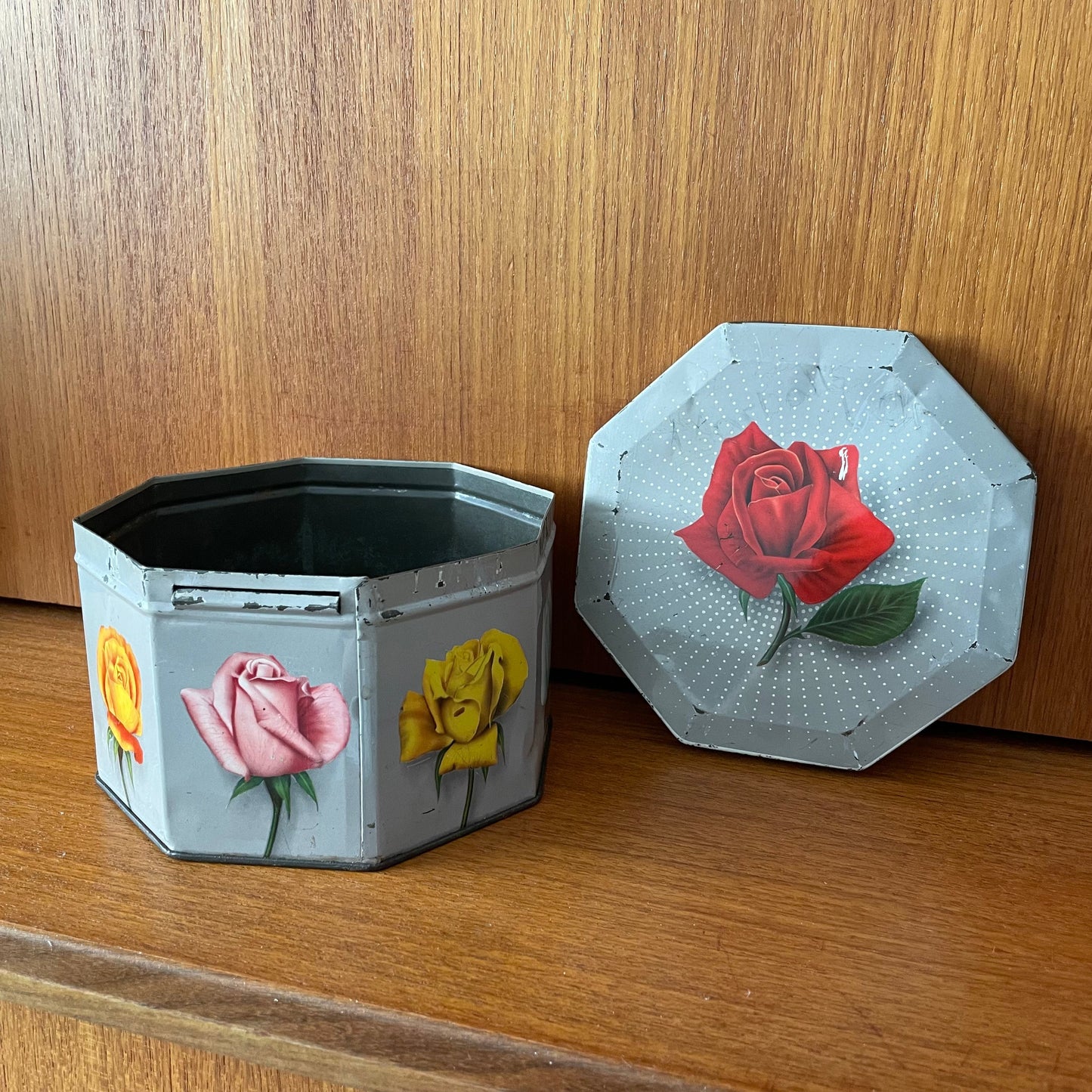 Carr & Co Ltd Vintage Rose Biscuit Tin Secret Garden Design