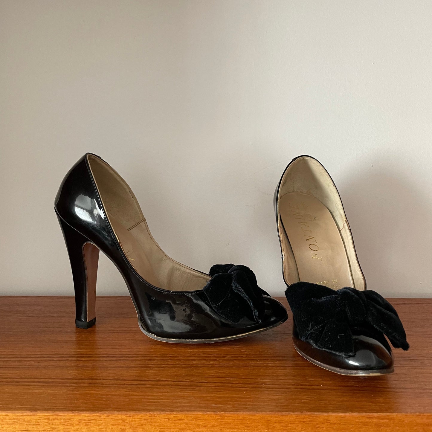 Fontaine by Pierre Fontaine Black Patent Bow Heeled Shoes UK 6