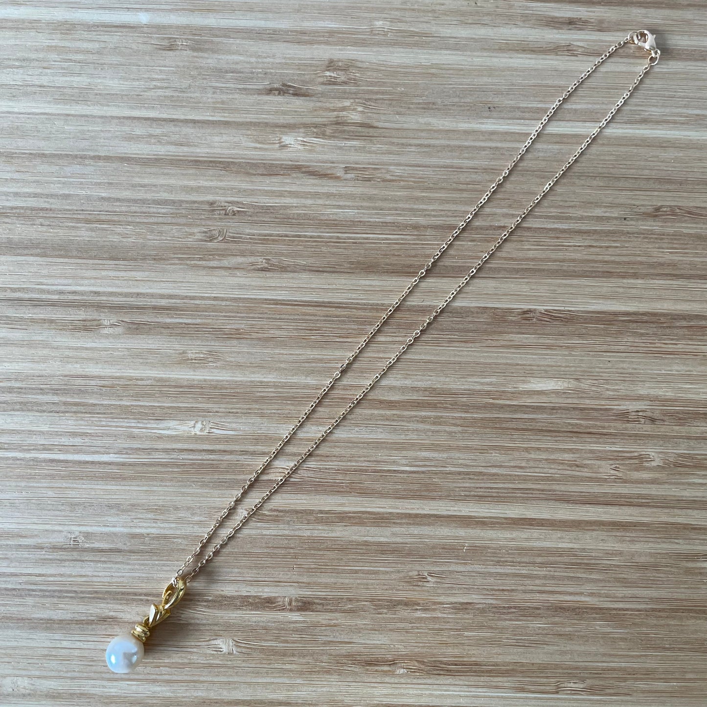 Necklace Vintage Gold Tone Pearlised Arrow Drop Pendant