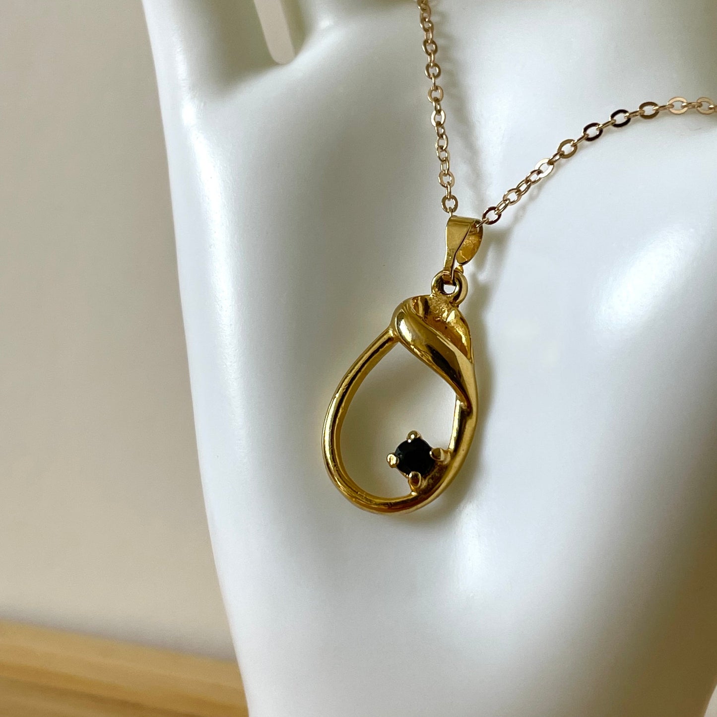 Necklace Vintage Gold Tone and Black Gem Swirl Pendant