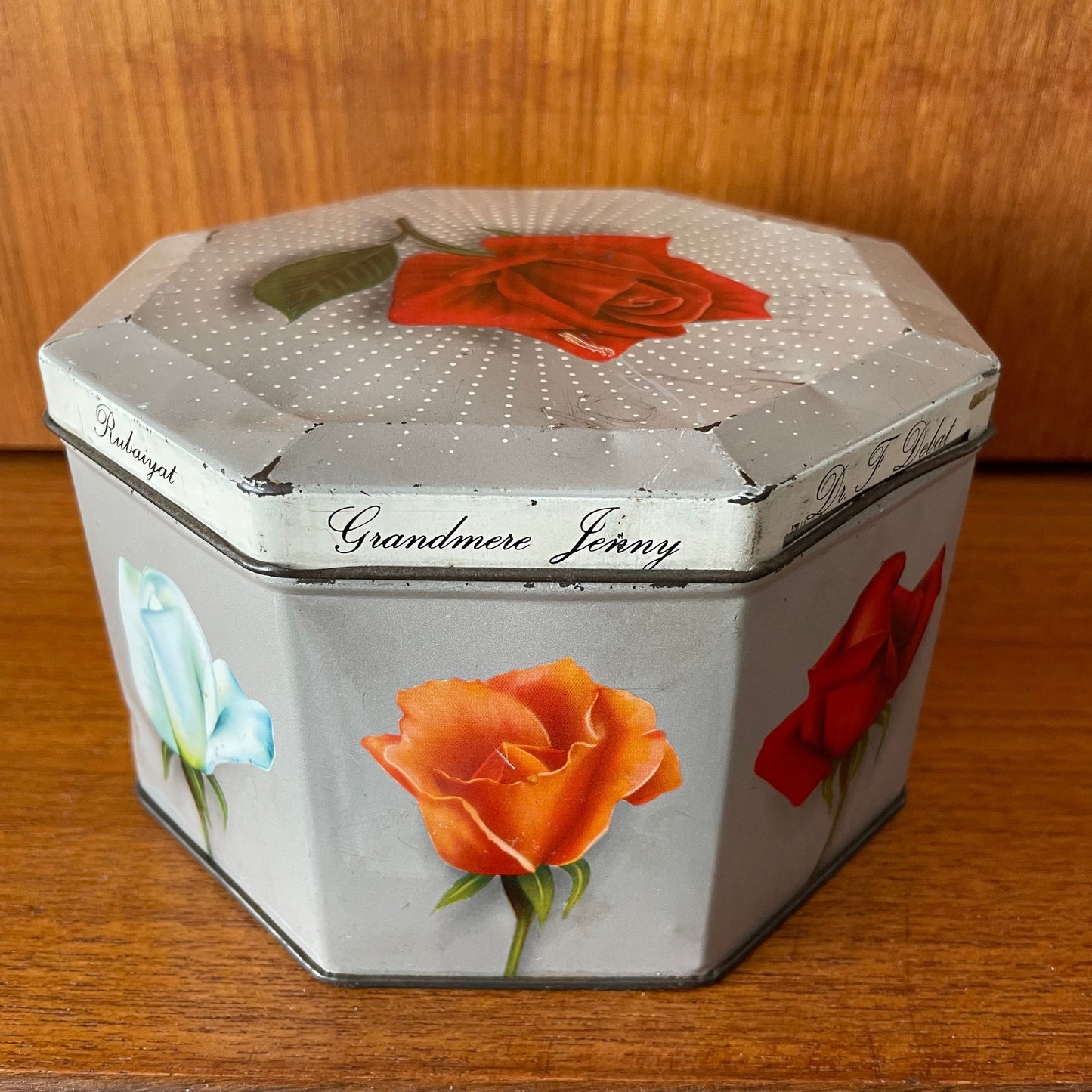 Carr & Co Ltd Vintage Rose Biscuit Tin Secret Garden Design