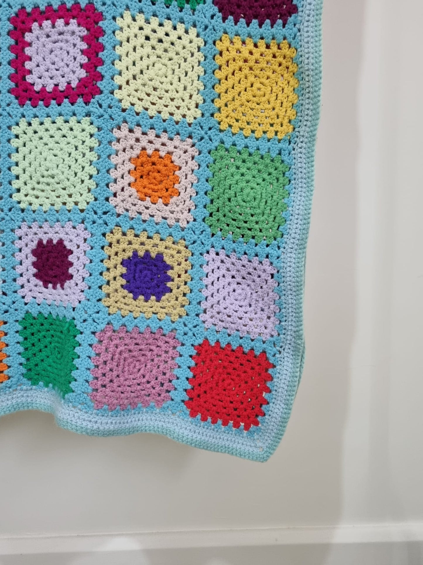 Vintage Crochet Blanket with Multicolour Pattern and Large Size