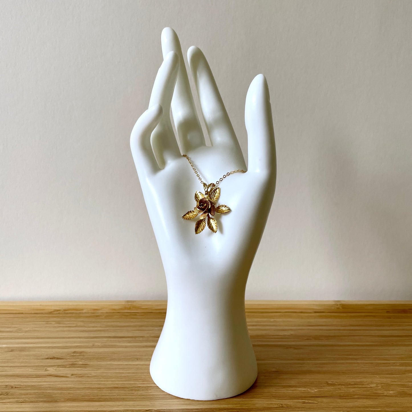 Necklace Vintage Gold Tone Rose Flower Pendant with Chain