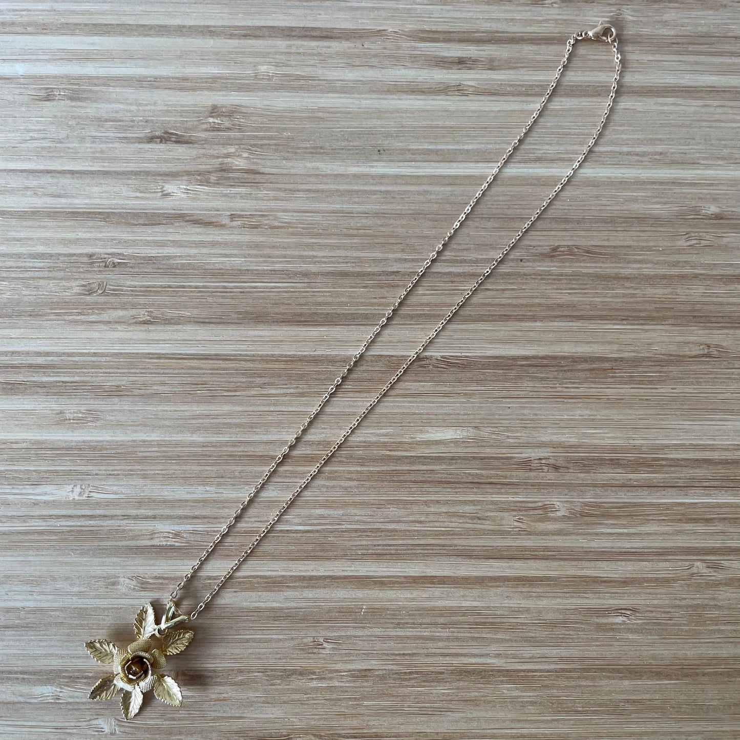Necklace Vintage Gold Tone Rose Flower Pendant with Chain