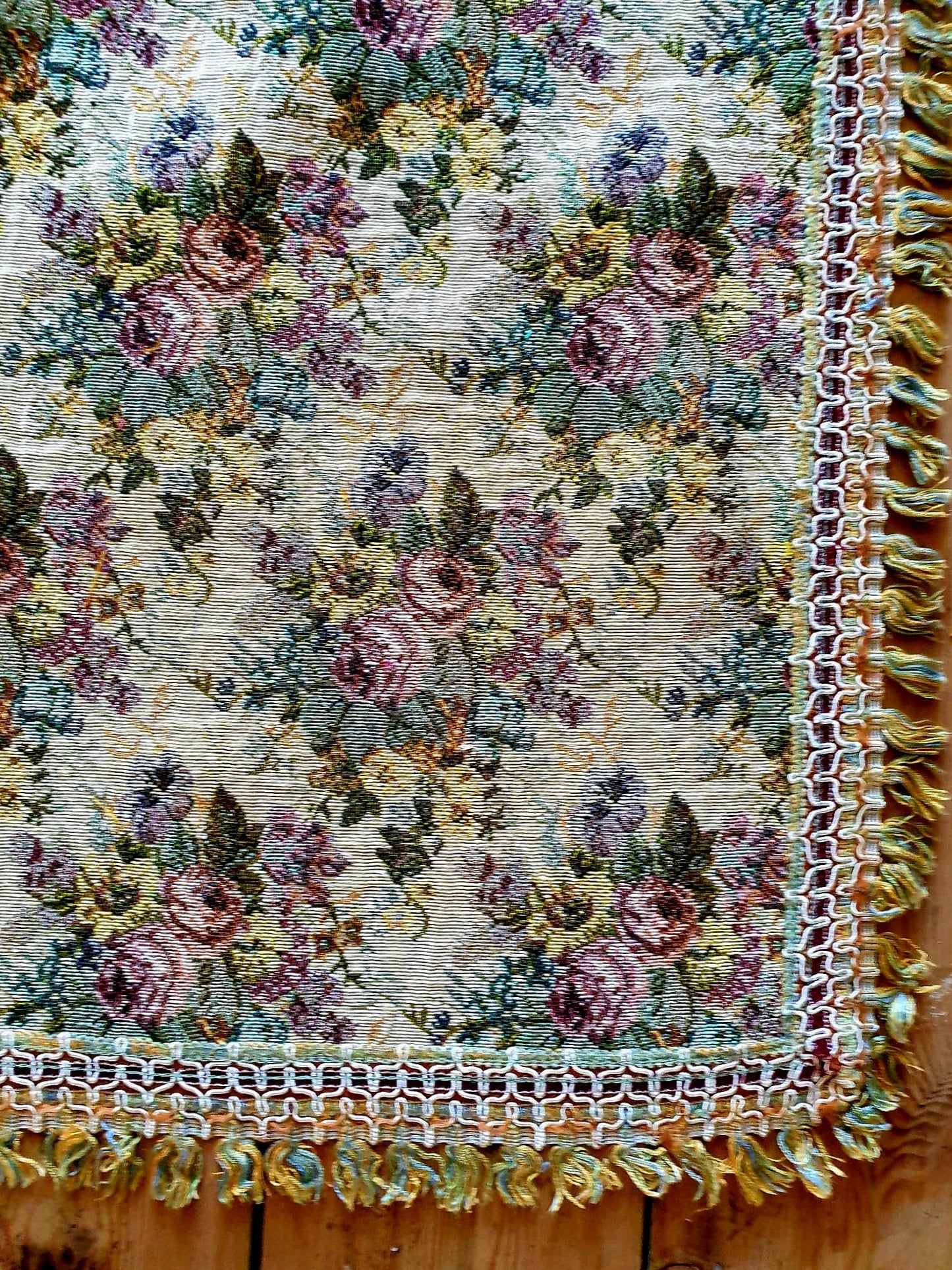 Vintage Rose Tassled Throw for Elegant Home Décor
