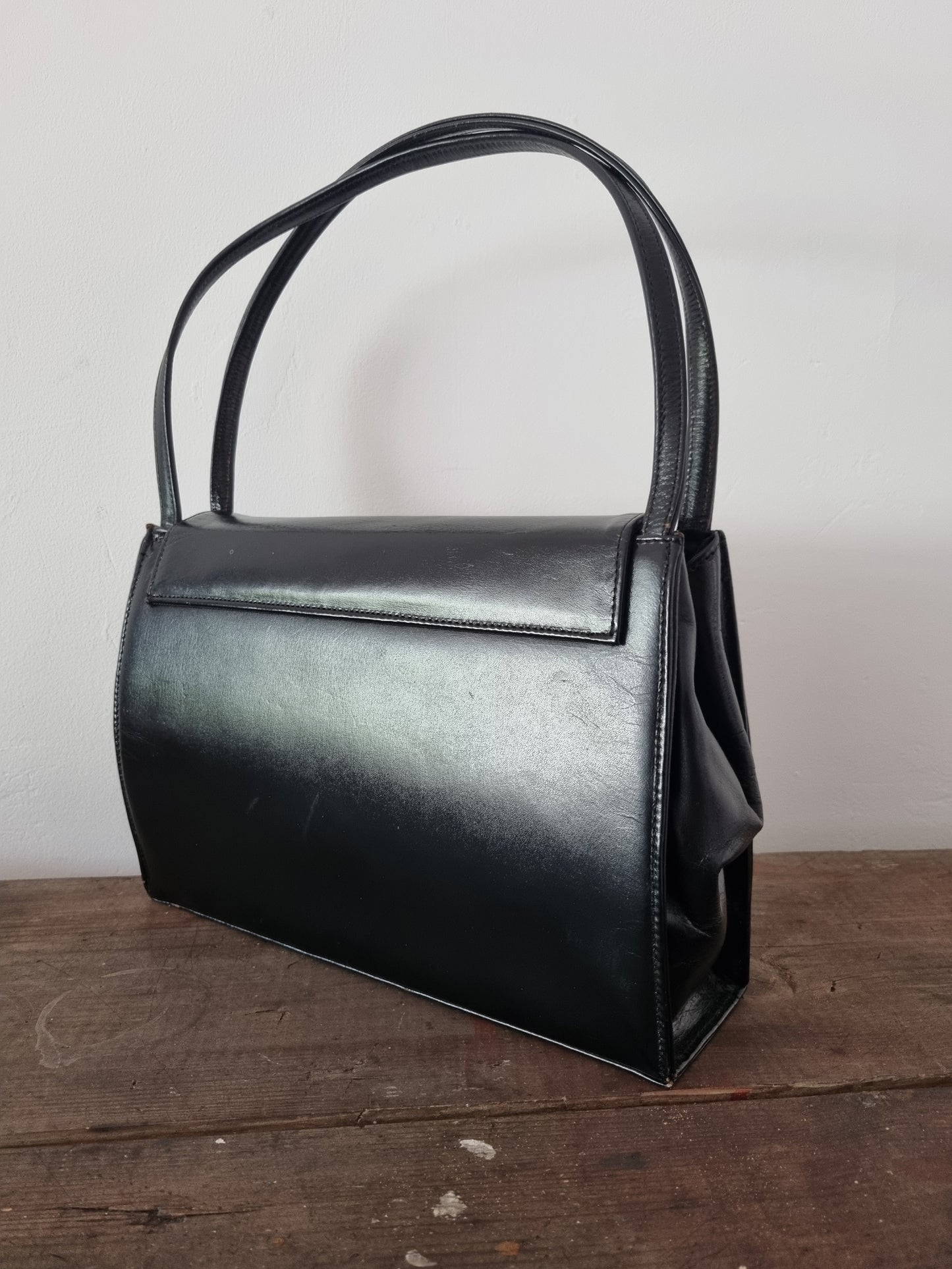 Hamilton Black Leather Handbag for Timeless Elegance