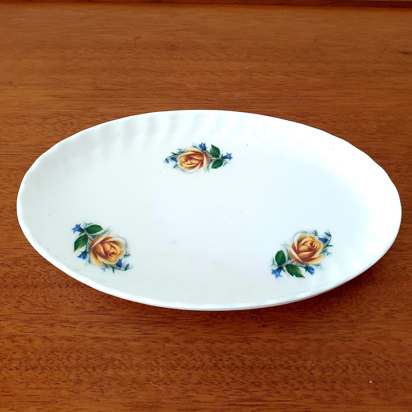 Oval Porcelain Gainsborough Rosebud Dish for Elegant Serving