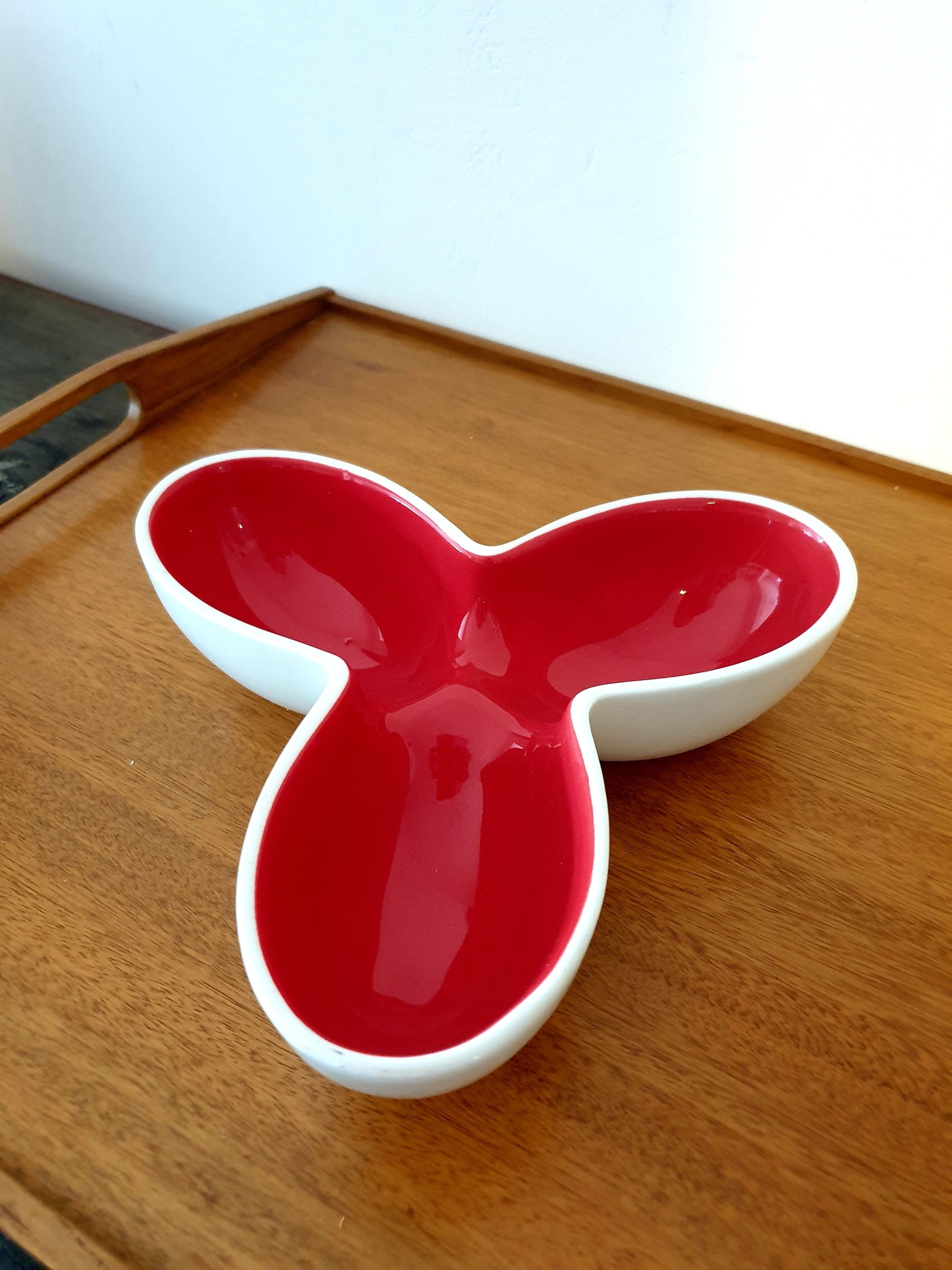 Groovy Ceramic Appetiser Dish for Stylish Entertaining