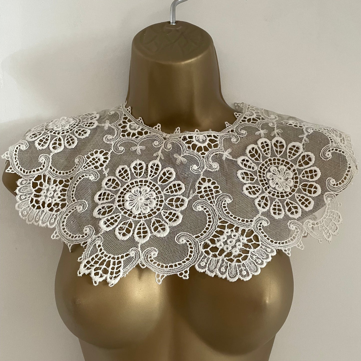 Collar Antique Ivory Victorian Intricate White Lace Flourish