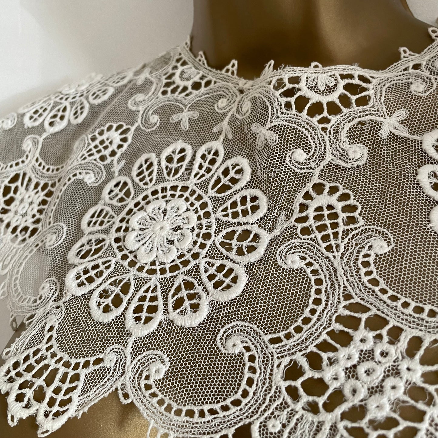 Collar Antique Ivory Victorian Intricate White Lace Flourish