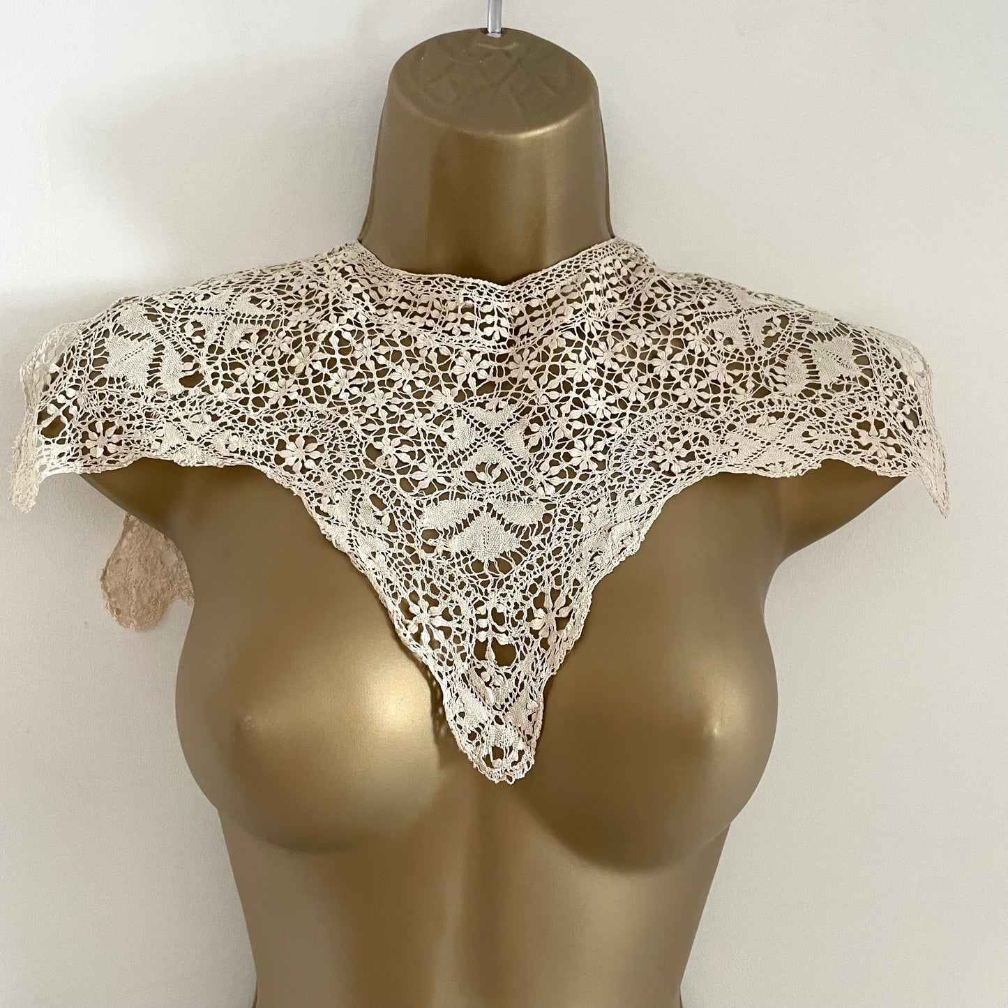 Antique Handmade Cream Lace Collar with Intricate Pointed Star Design