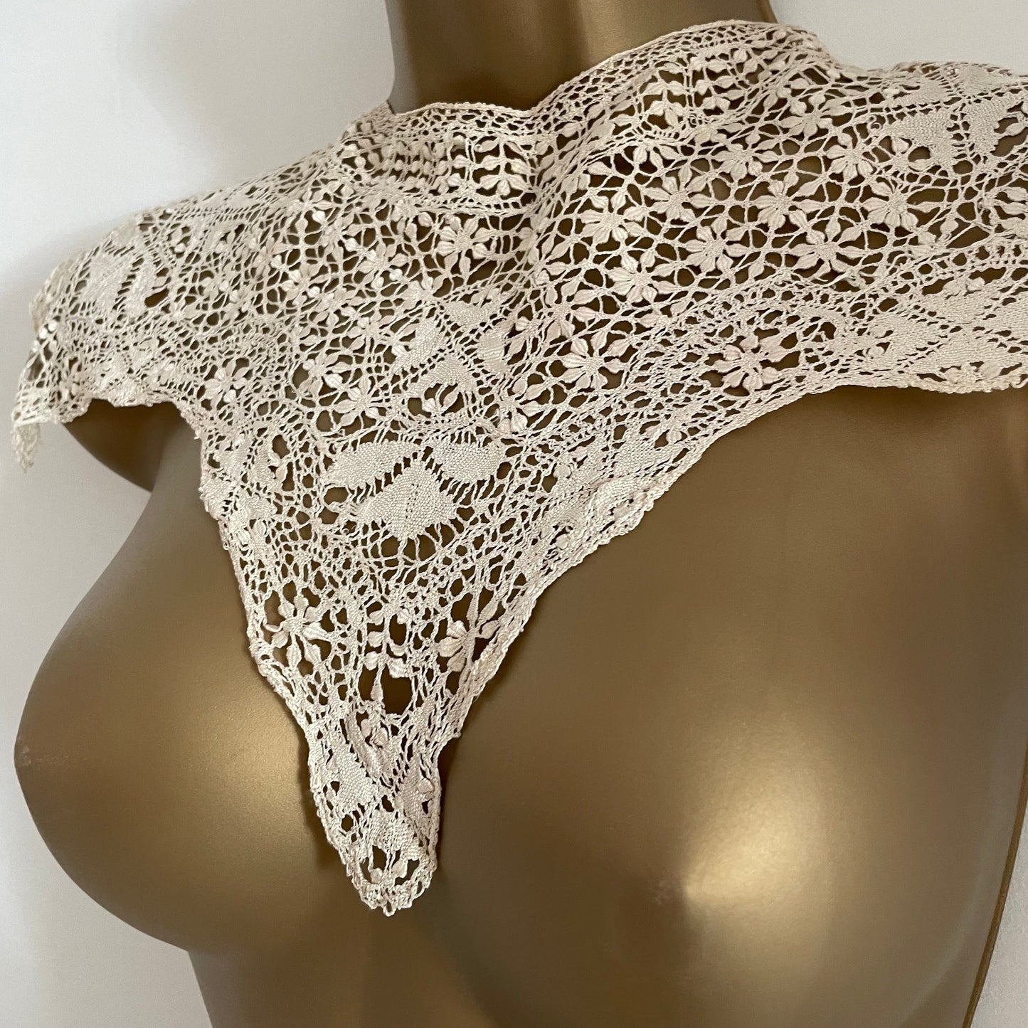 Antique Handmade Cream Lace Collar with Intricate Pointed Star Design