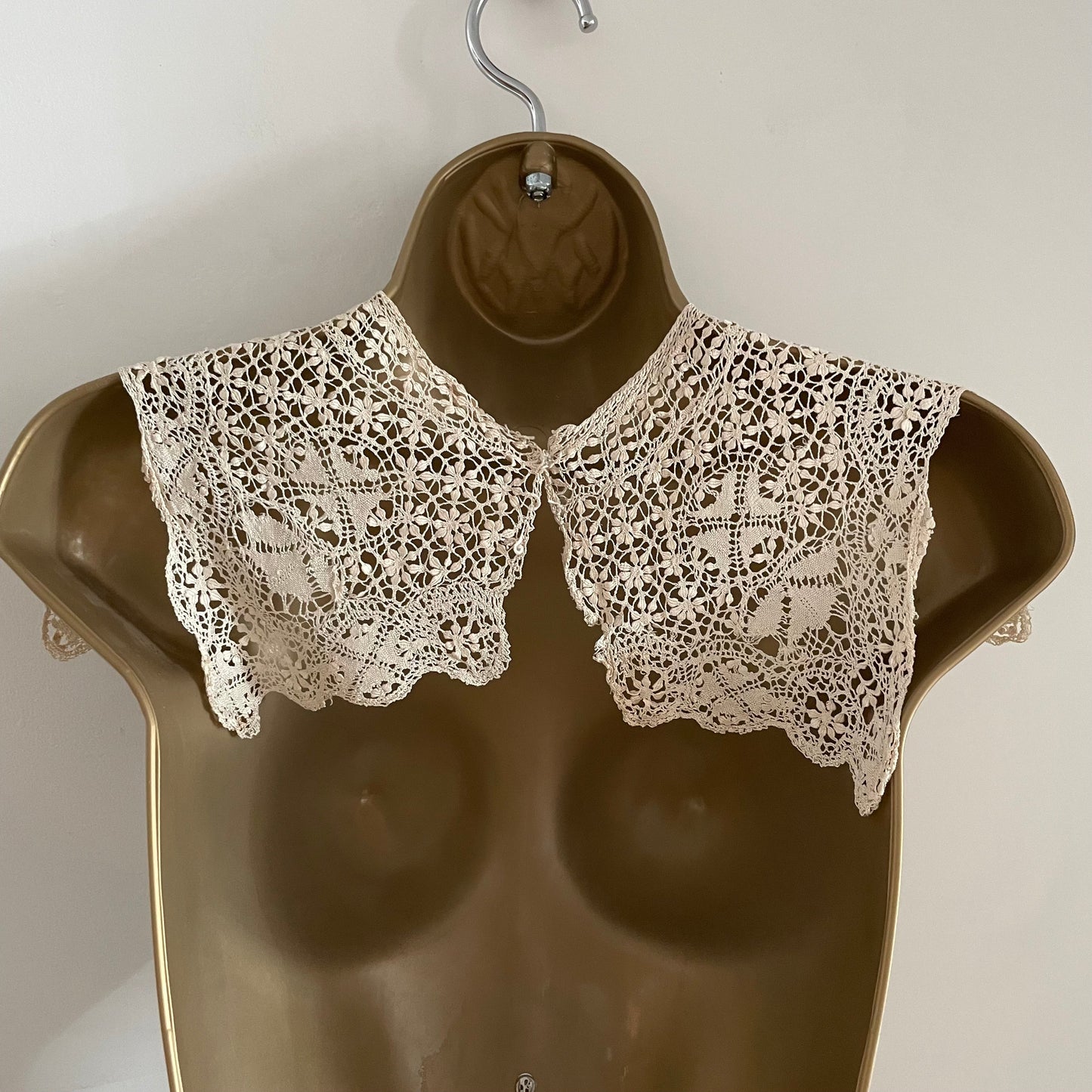 Antique Handmade Cream Lace Collar with Intricate Pointed Star Design