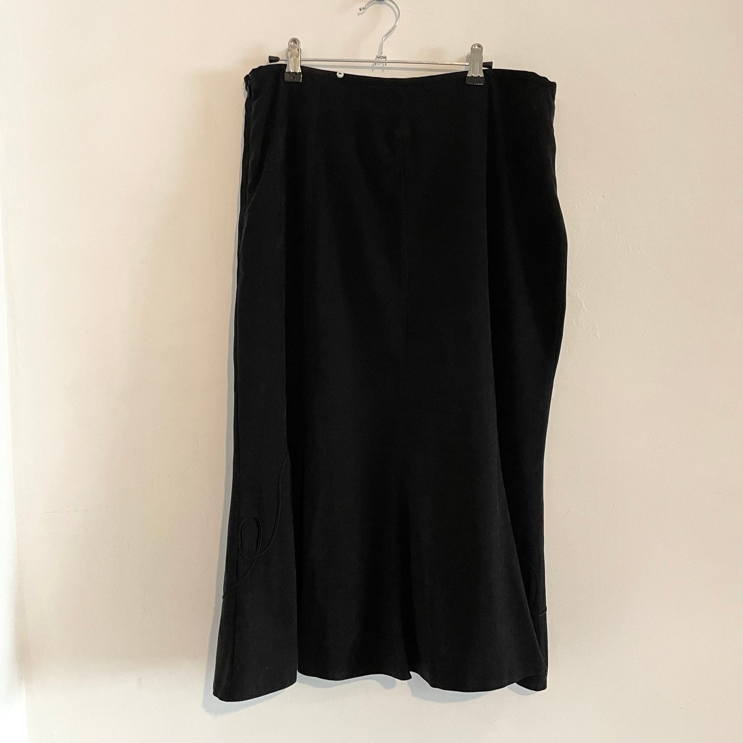 Vintage M&Co Cord Floral Pattern Black Skirt for Elegant Styling