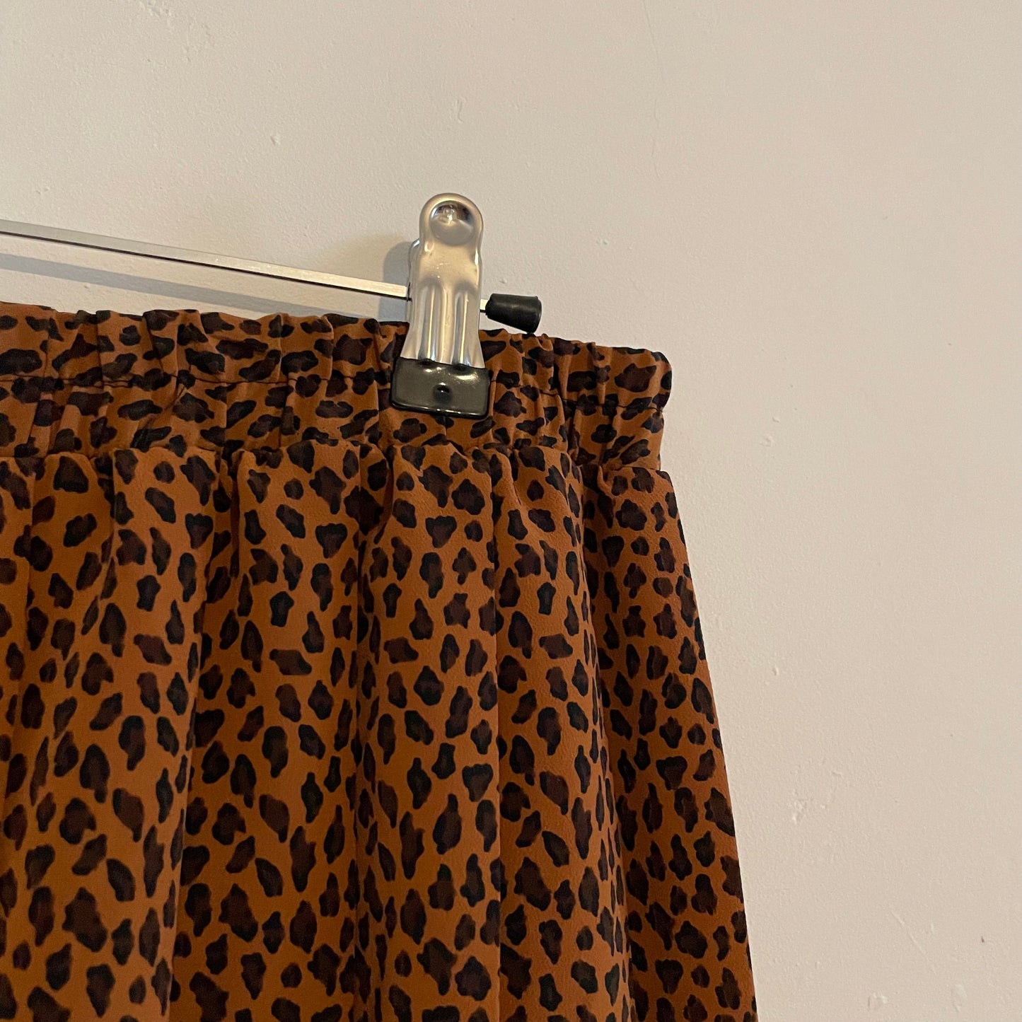 Vintage Requirements Leopard Print Pleated Knee Length Skirt