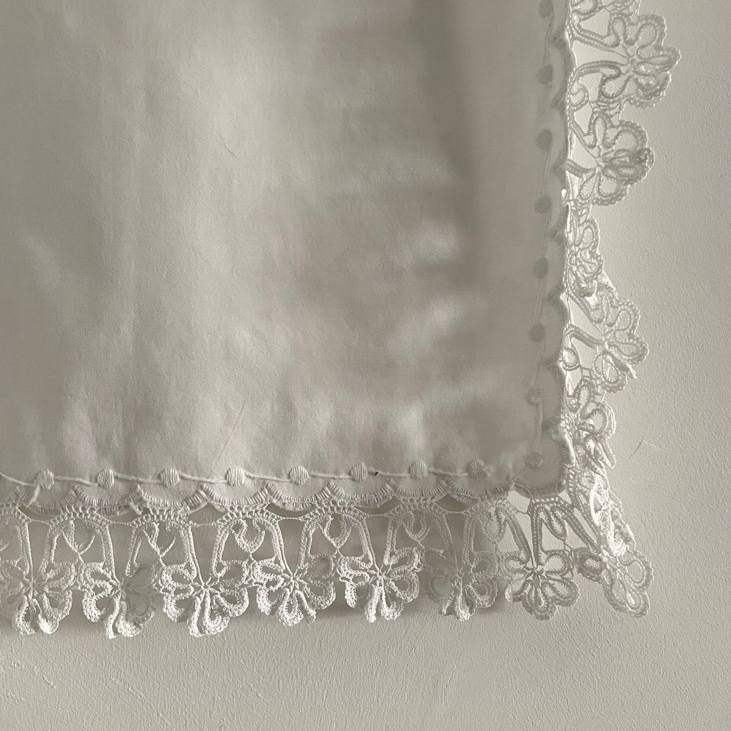 Vintage White Rectangular Table Mat Cloth with Lace Edging