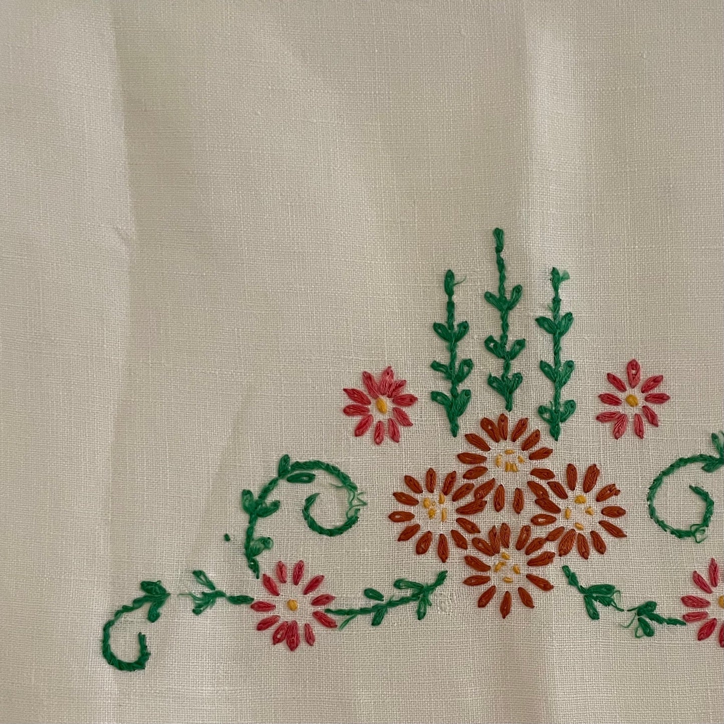 Vintage White Floral Rectangular Embroidered Cotton Tablecloth