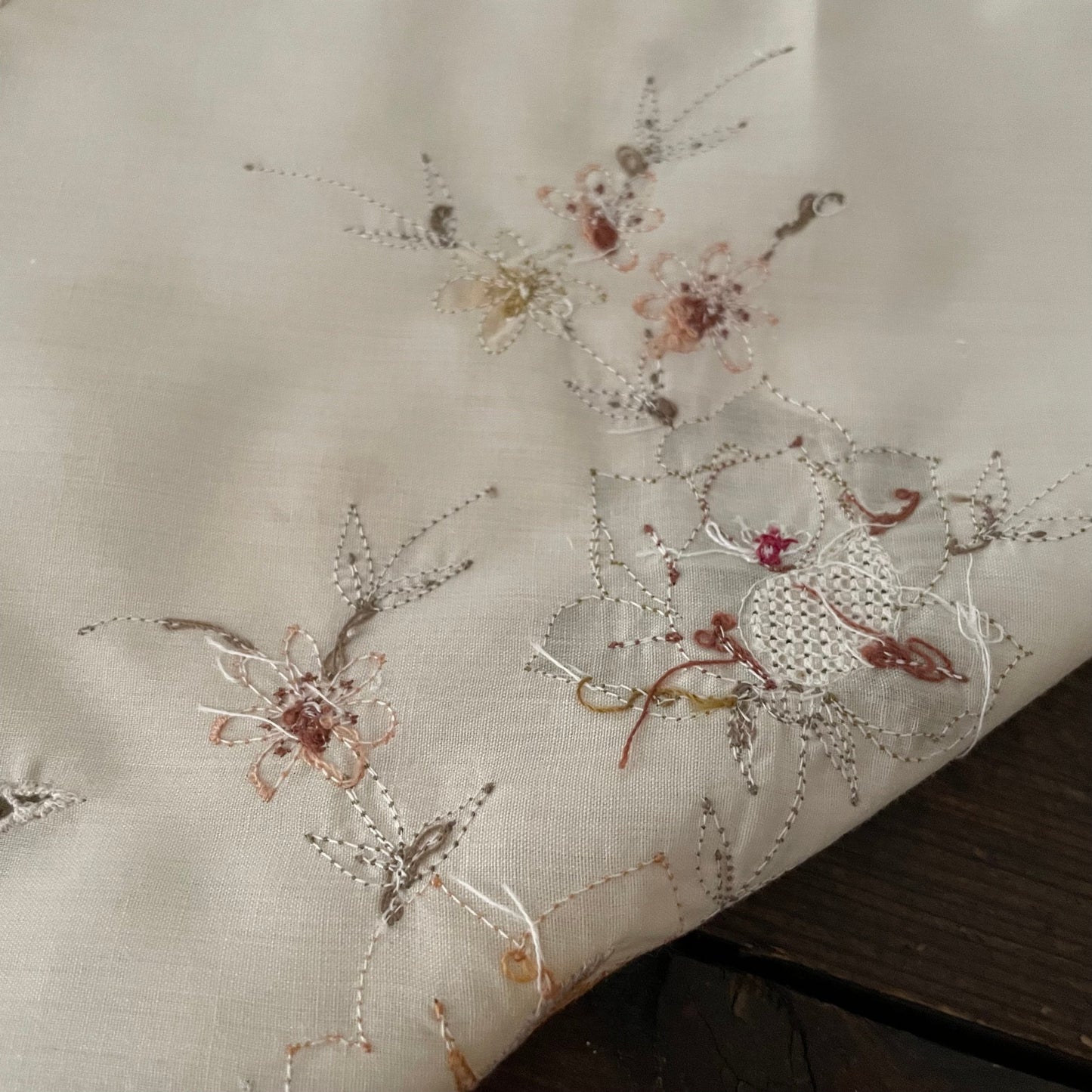 Vintage Hand Embroidered Daffodil Floral Antimaccasser Cloth Decor