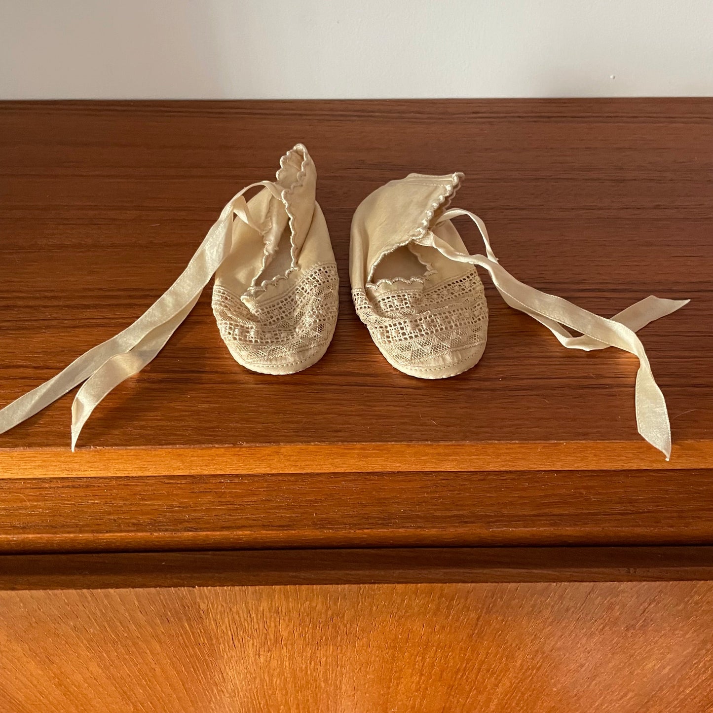 Antique 1910 Silk Cream Lace Baby Ballet Tie Shoes Slippers