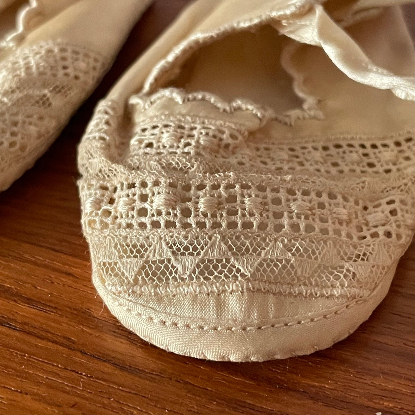 Antique 1910 Silk Cream Lace Baby Ballet Tie Shoes Slippers