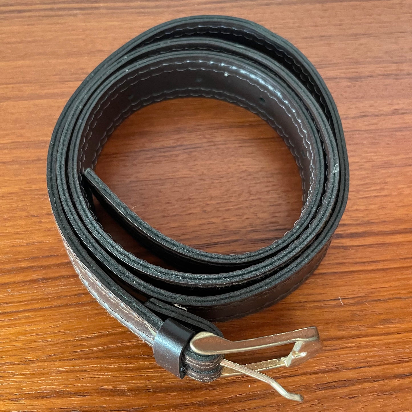 Vintage Brown Belt with Stitched Detail for Stylish Accessories