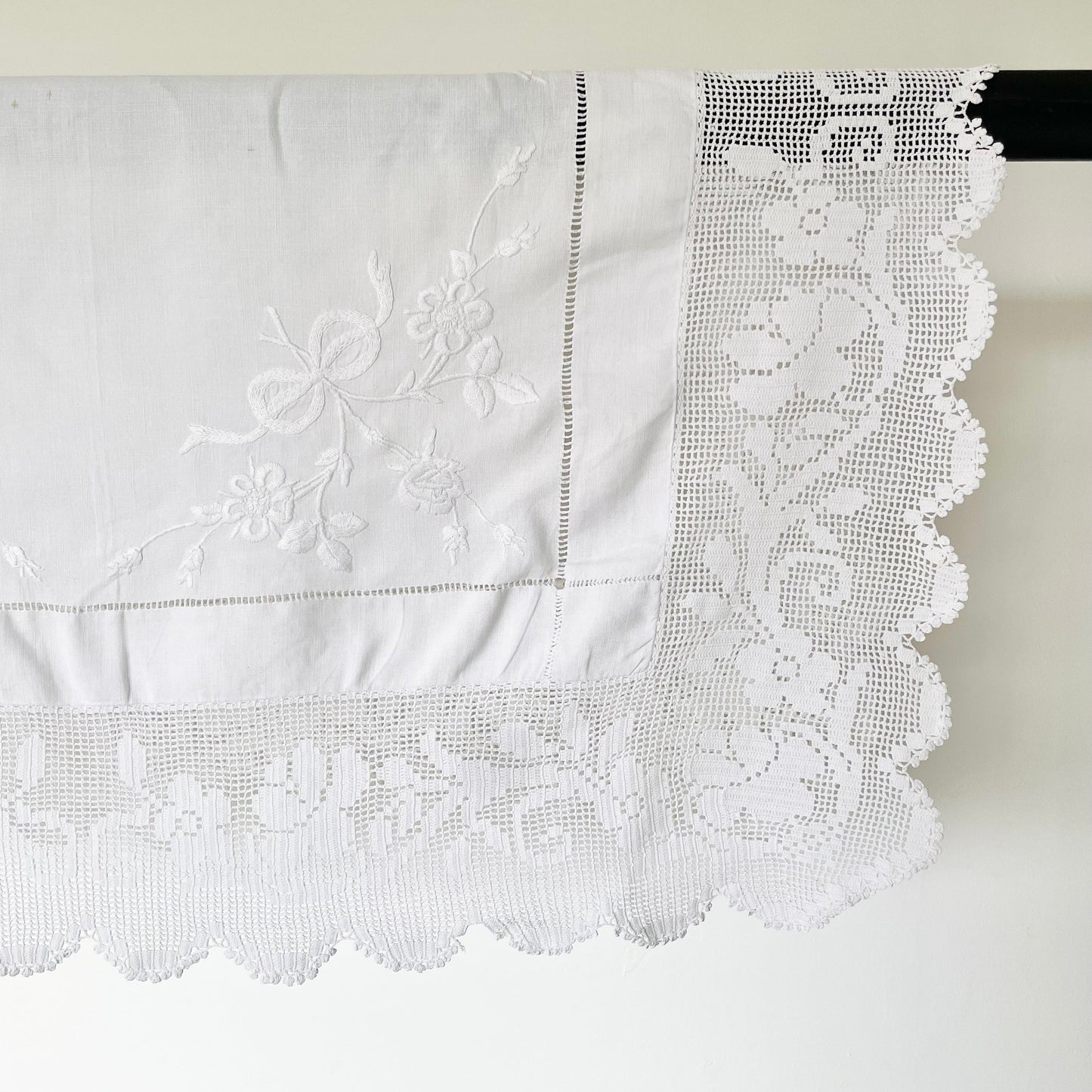 Vintage White Square Lace Border Tablecloth with Bow Embroidery