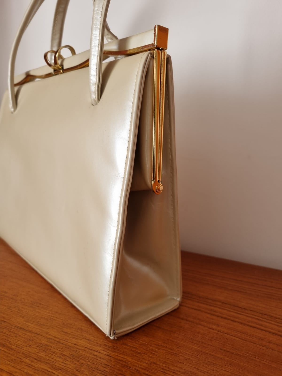 Vintage Cream Ackery Top Handle Pearlised Handbag with Hankerchief. Made in England