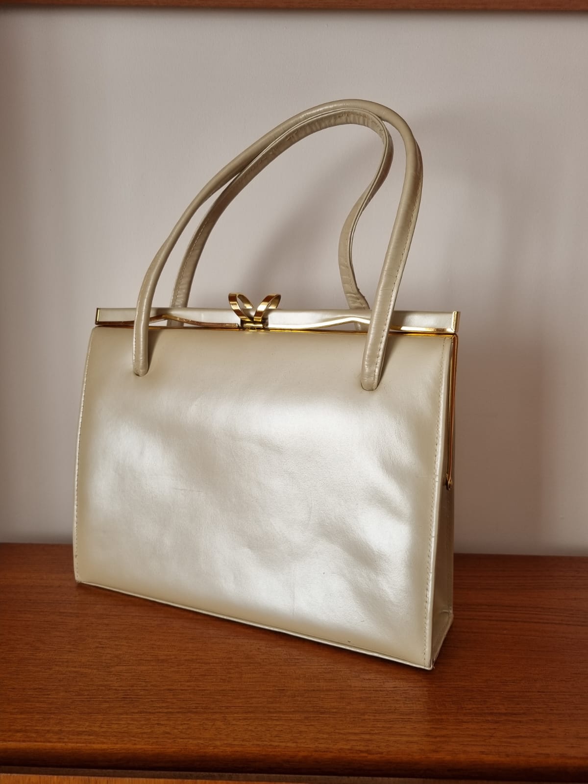 Vintage Cream Ackery Top Handle Pearlised Handbag with Hankerchief. Made in England