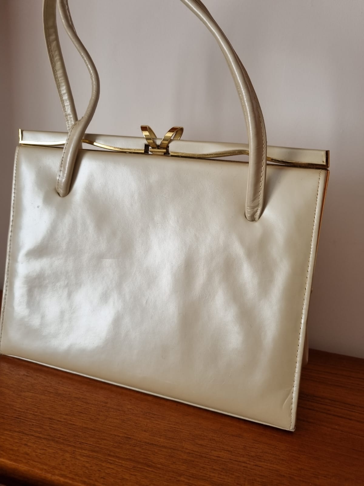 Vintage Cream Ackery Top Handle Pearlised Handbag with Hankerchief. Made in England