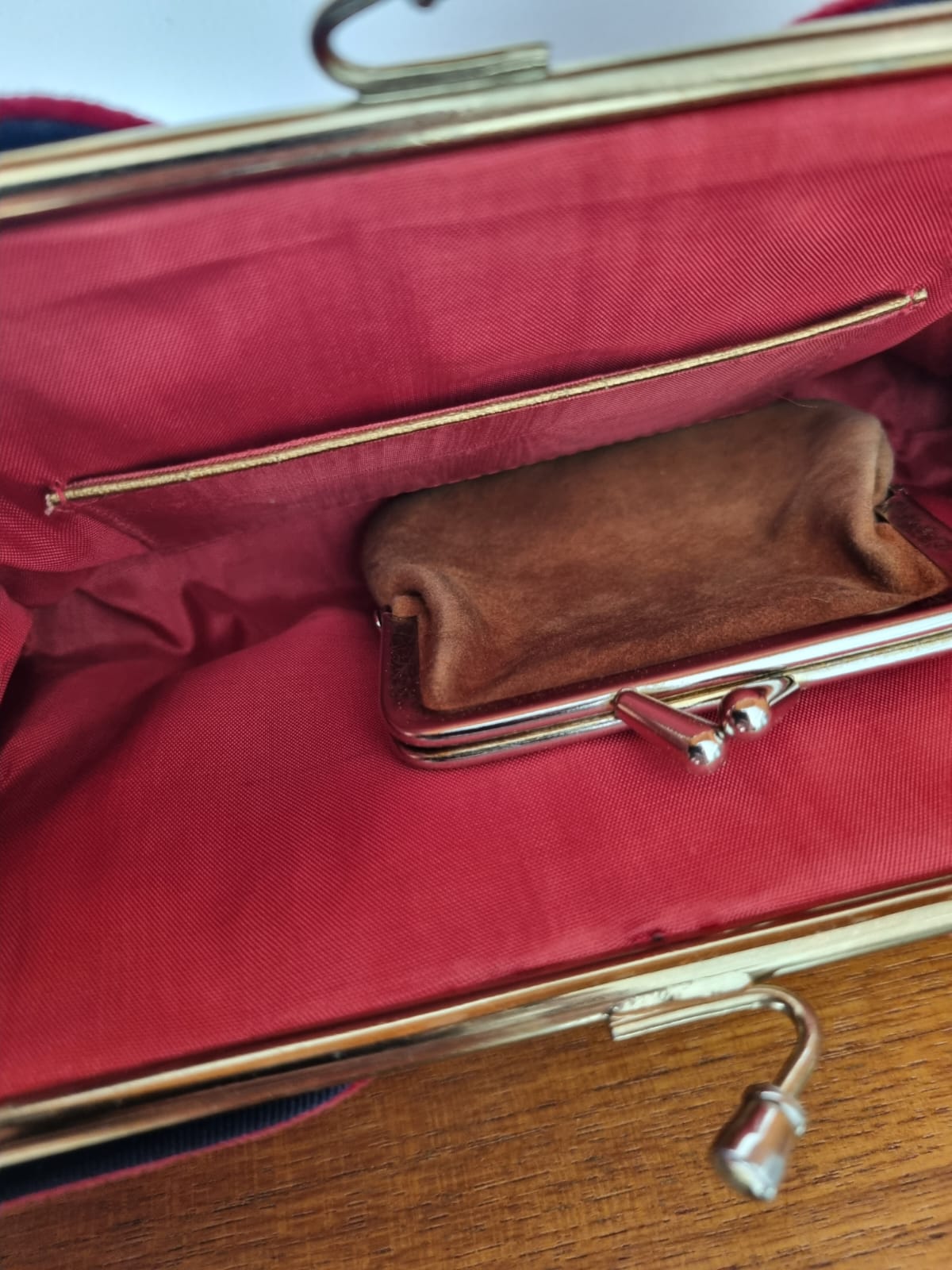 Red and Black Colour Change Chameleon Clutch Vintage Bag