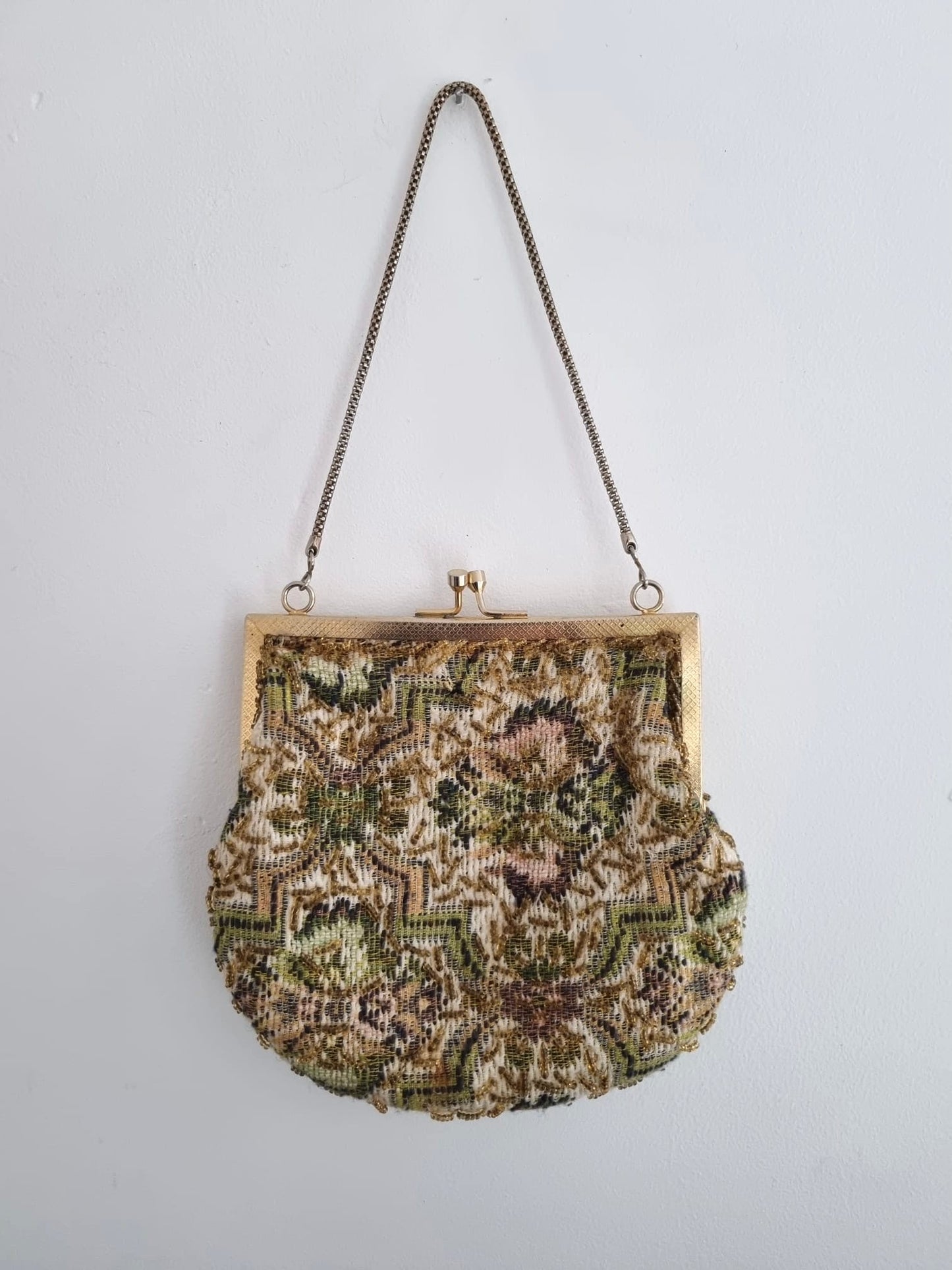 Carpet Chain Handbag Vintage for Unique Fashion Statement