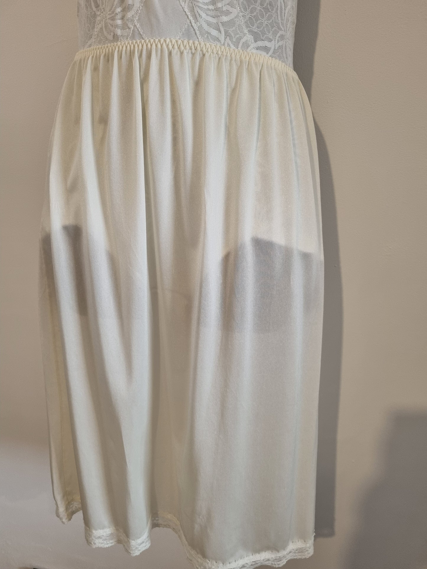 Vintage Elasticated Cream Half Slip Skirt with Lace Trim UK