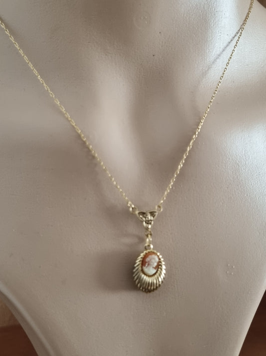 Vintage Necklace Costume Gold Tone Woman Cameo Oval Locket