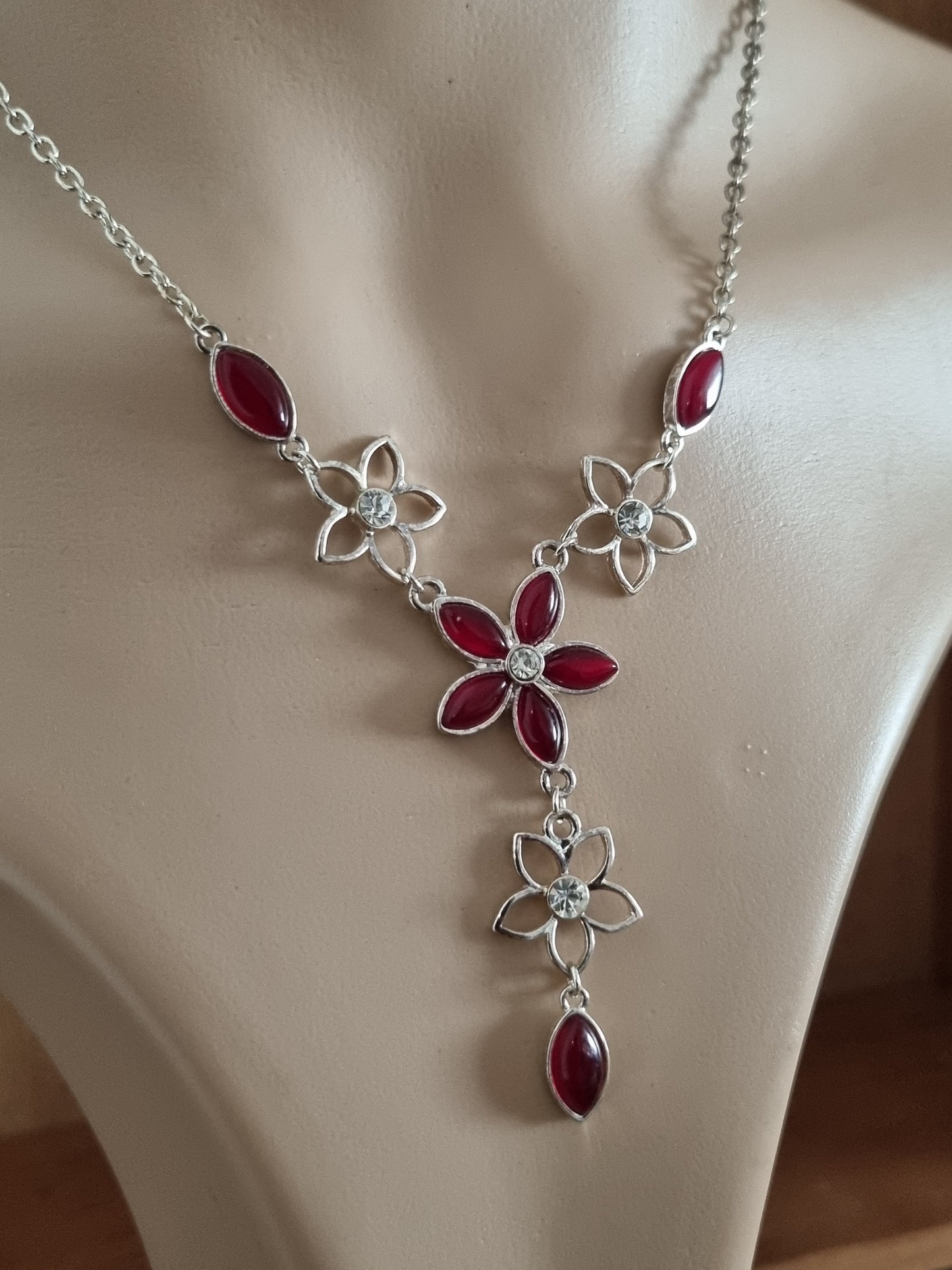 Vintage Necklace 90s Silver Tone Red Stones Floral Drop Pendant
