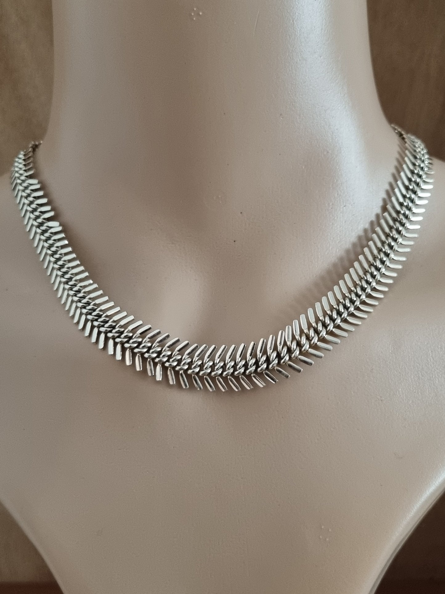Vintage Necklace Silver Tone Wish Bone Knot Fishbone Costume Choker