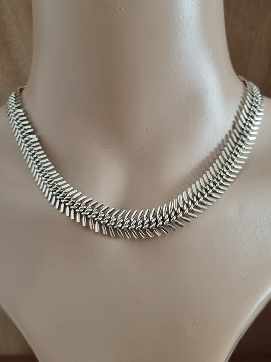 Vintage Necklace Silver Tone Wish Bone Knot Fishbone Costume Choker