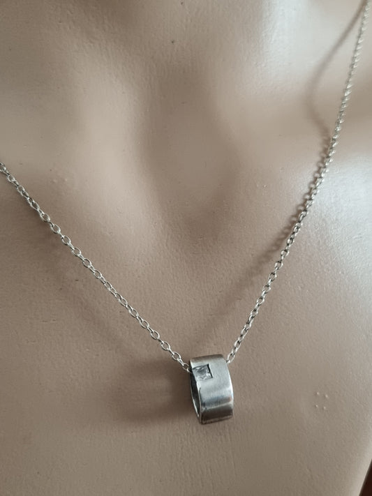 Vintage Necklace 925 Sterling Silver Single Round Pendant