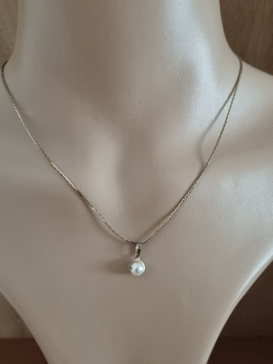Vintage Necklace Gold Tone Faux Pearl Drop Pendant