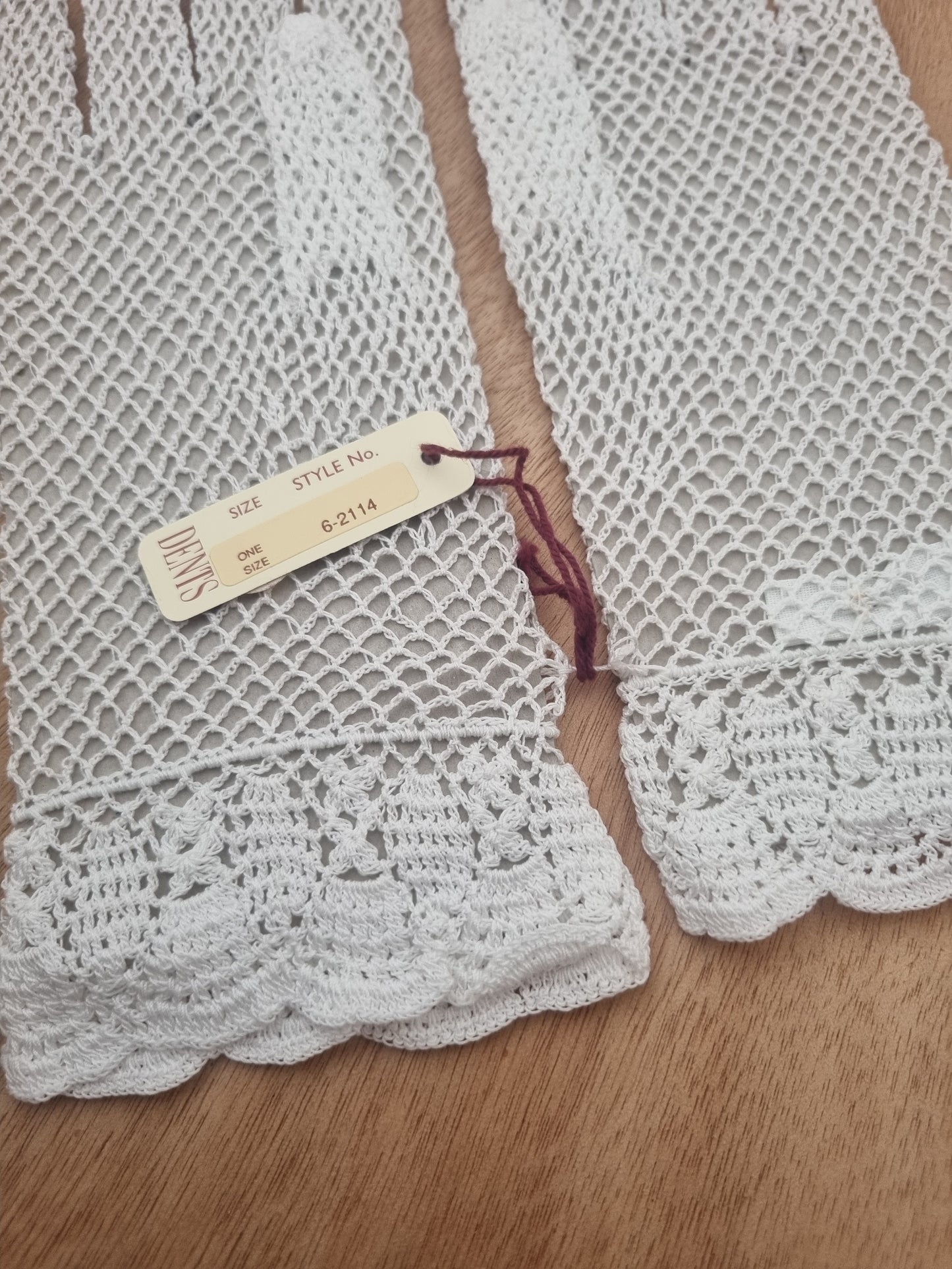 Vintage Gloves Dents White Short Crochet Acrylic with Tags
