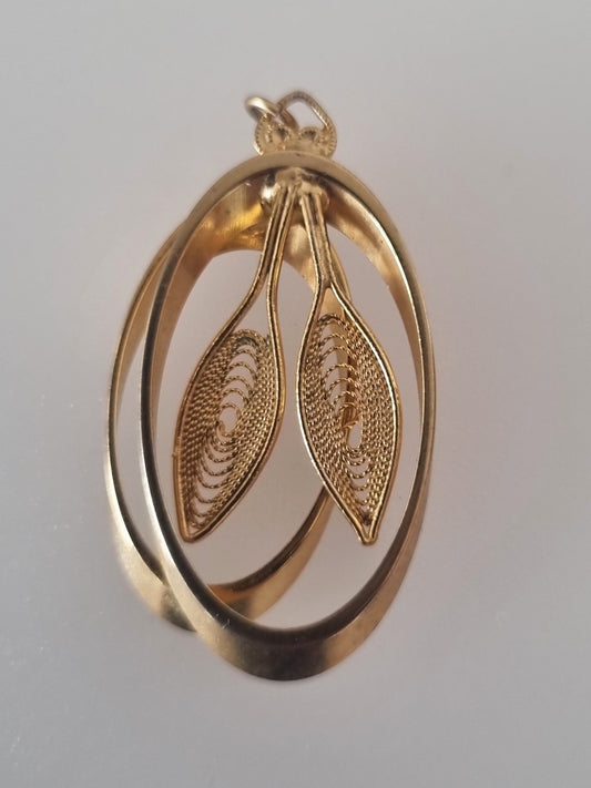 Vintage Pendant Charm Leaf Motif Gold Tone