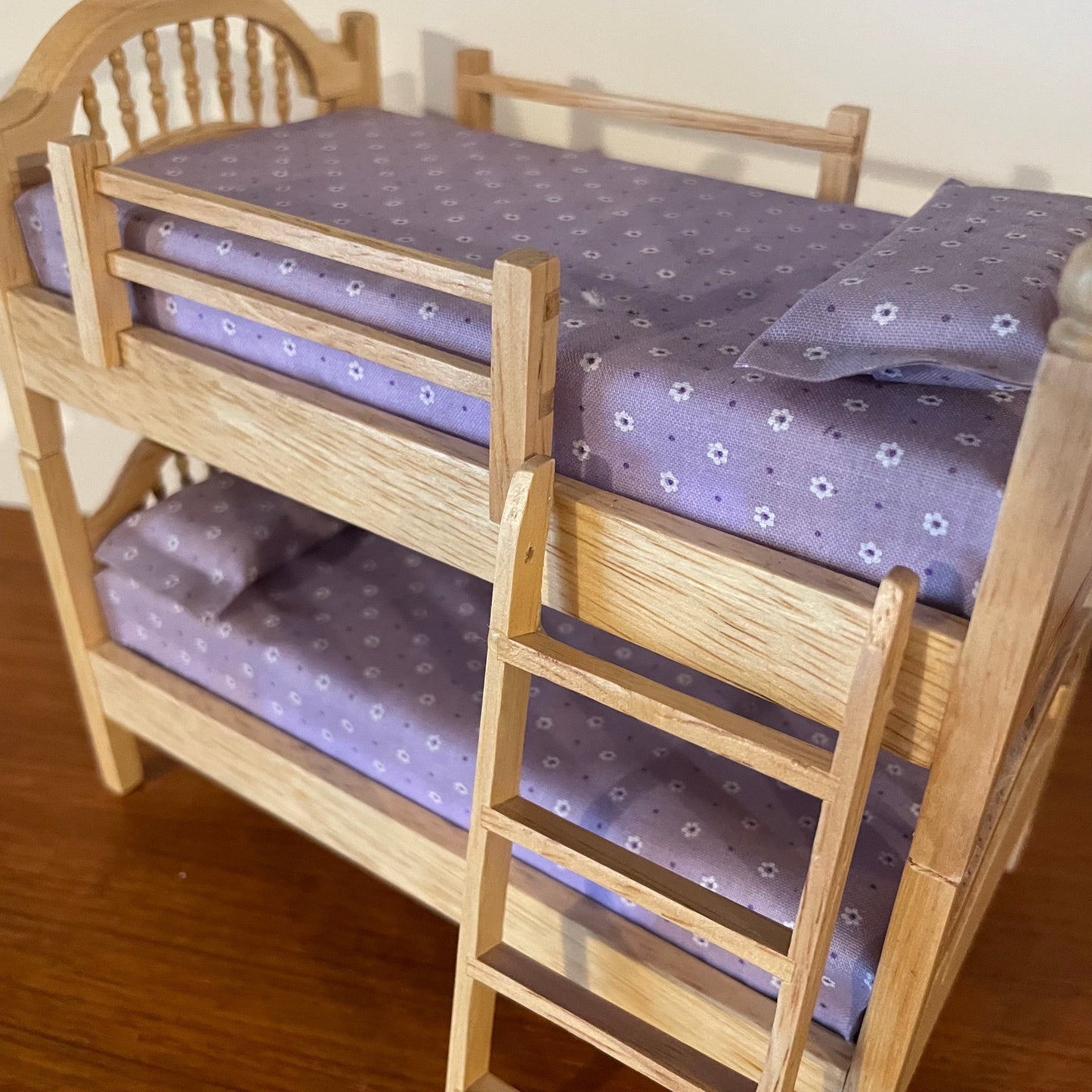 Dolls House Furniture Bunk Beds Light Wood Ladder Purple Bedding Floral