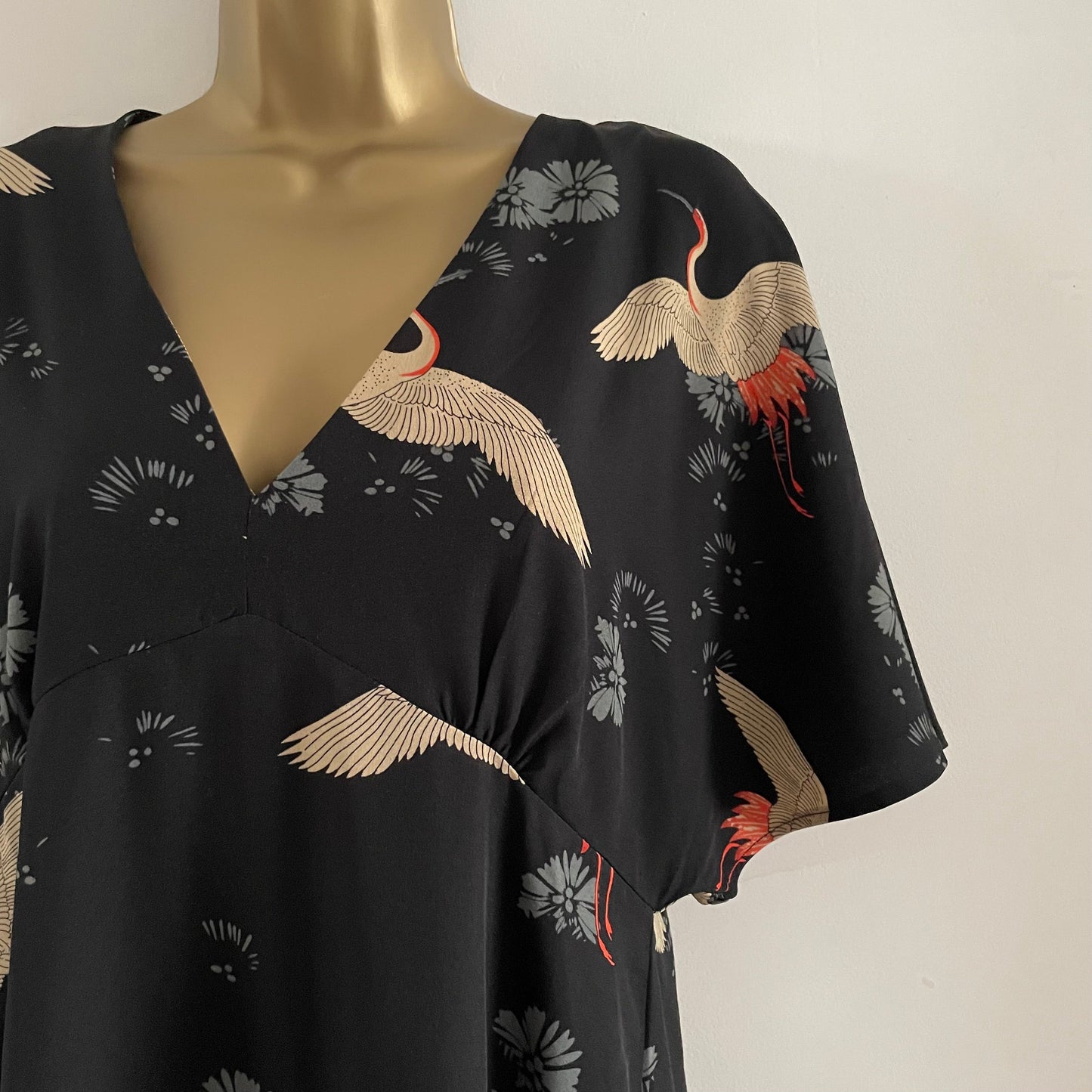 Preloved Black patterned Yumi Stork  dress. Batwing sleeves. Midi