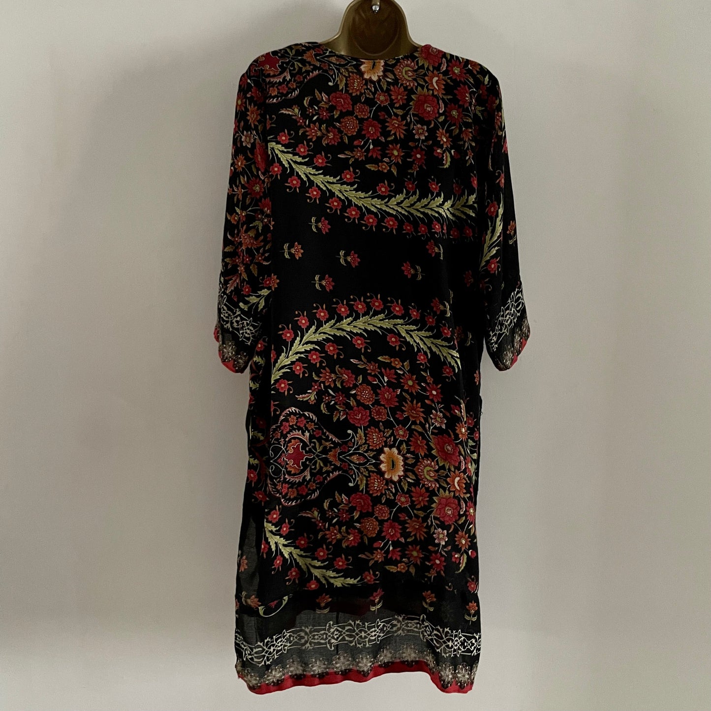 Preloved Black Knitted Floral and Long Sleeve Kaftan