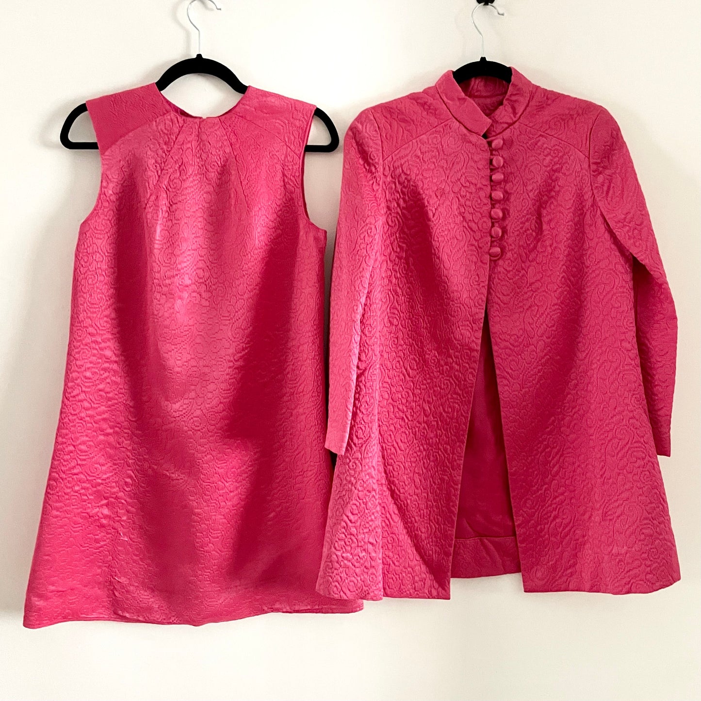 Vintage Set Bright Pink long sleeve jacket & short sleeve shift dress. Lined Textured fabric. Many buttons