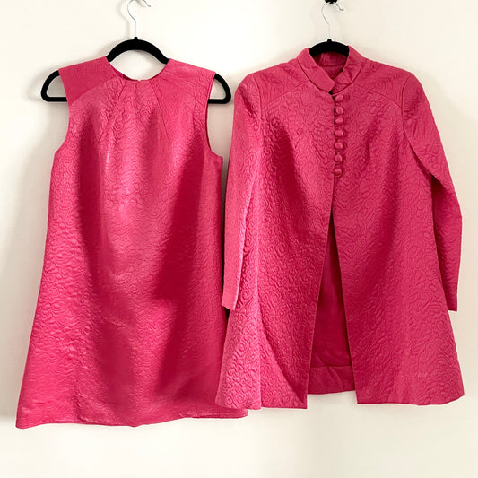 Vintage Set Bright Pink long sleeve jacket & short sleeve shift dress. Lined Textured fabric. Many buttons